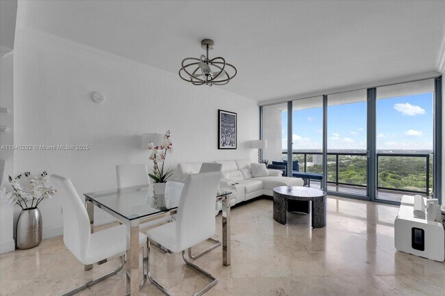 Foto del edificio - 601 NE 36th St