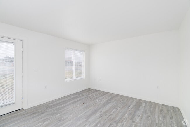 3BR, 2BA - 1036SF - Living Room - NORTHWOOD MANOR APTS