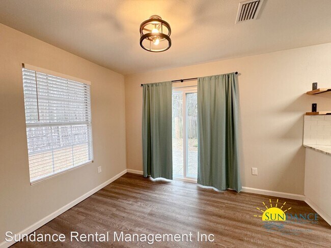 Building Photo - 3 br, 2 bath House - 2217 Estates Circle