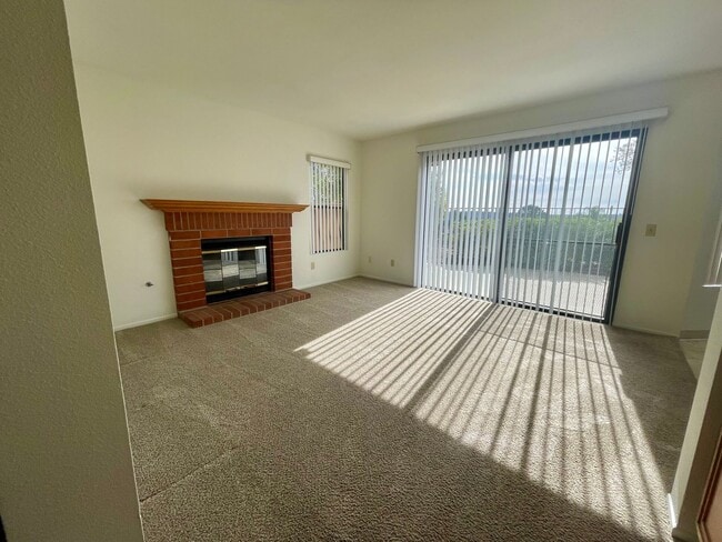 Building Photo - Carmel Valley 4 Bed/2.5 Bath Home