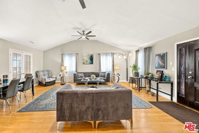 Foto del edificio - 6236 Lindley Ave