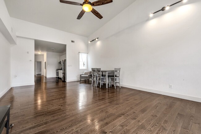 Building Photo - 1637 N 33rd St