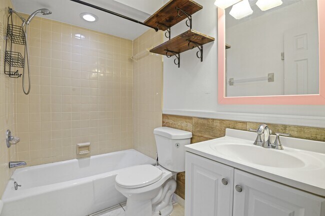 Building Photo - 3608 Bay Ct