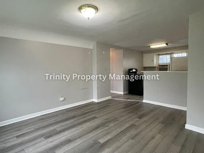 Building Photo - 106 1/2 Burton Ave, Apt B
