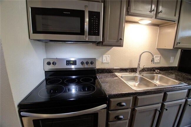 Foto del edificio - 1510 W N Loop Blvd