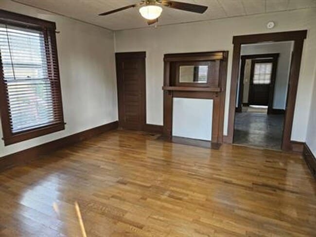 Building Photo - Quaint 2 Bed, 1 Bath Home – Available 11/1...