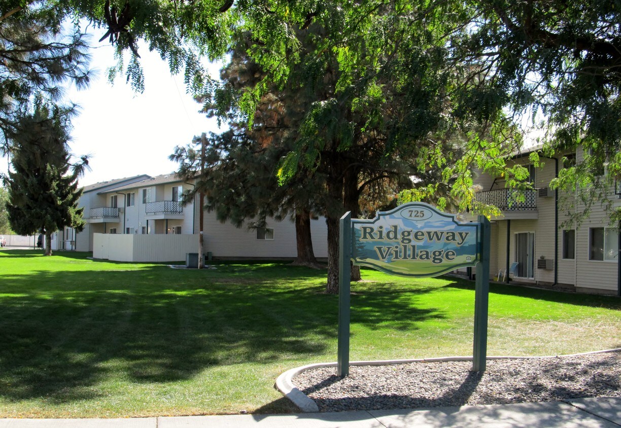Ridgeway Village Apartments in Hermiston, OR