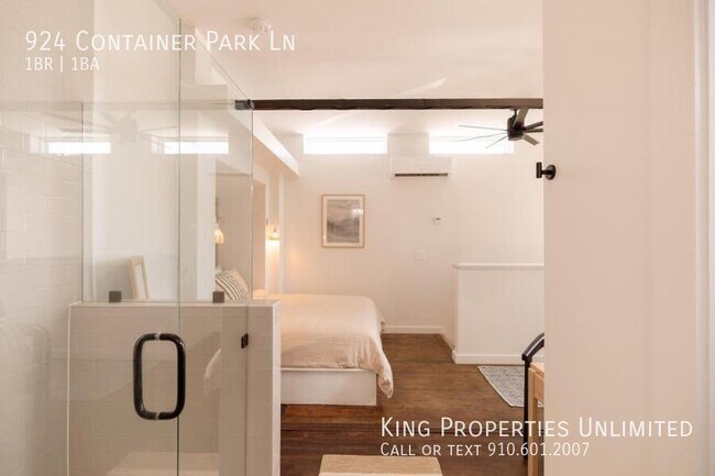 Foto del edificio - 924 Container Park Ln