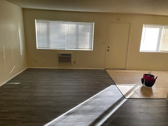 Building Photo - 405 Silverwood Ave