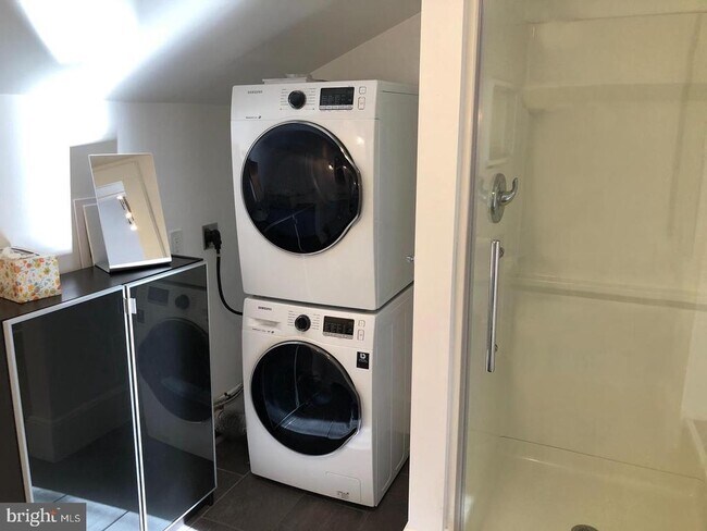 Foto del edificio - 76 S Main St