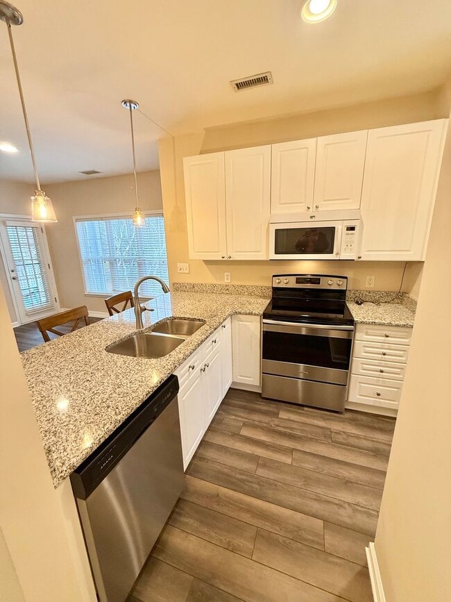 Foto del edificio - 8938 Rosalyn Glen Rd