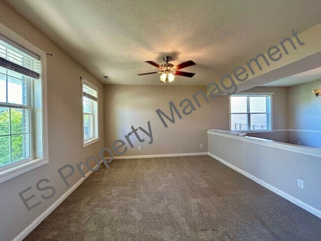 Foto del edificio - Gorgeous 5 Bedroom 2.5 Bathroom Two Story ...