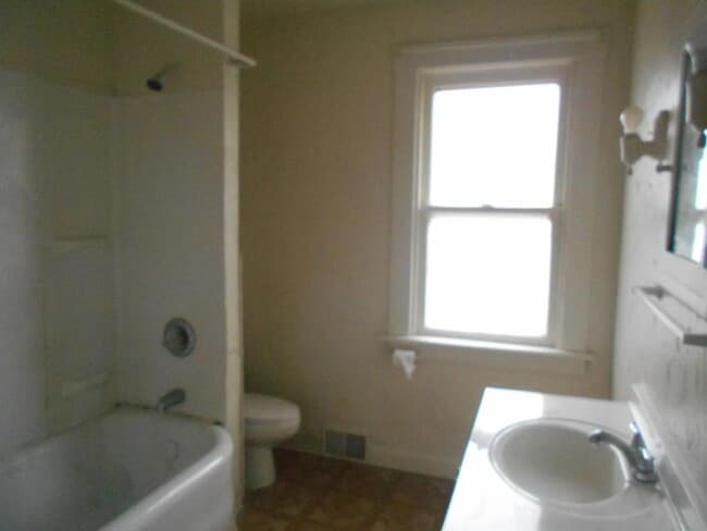 Building Photo - 1301 Maple Ave