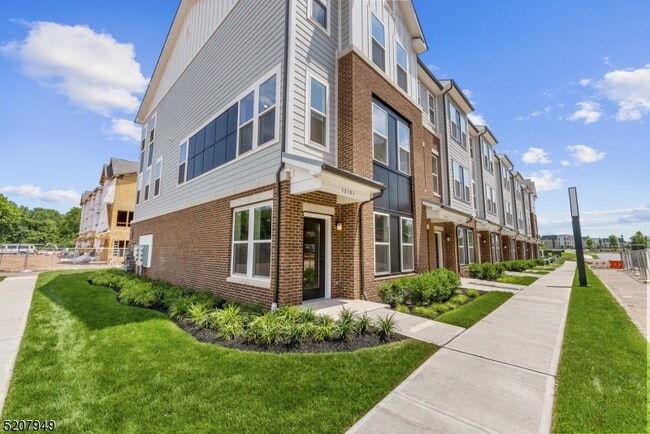 Building Photo - 8 Jessica Ln