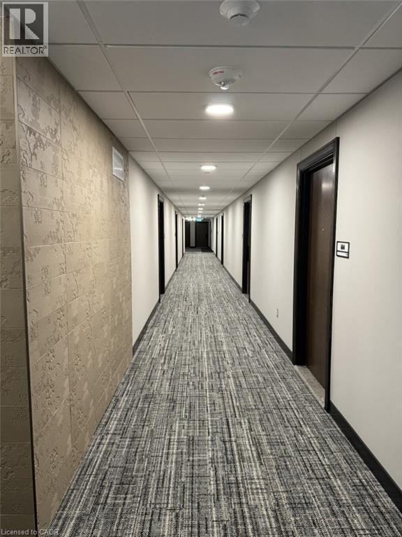 Photo du bâtiment - 741 King St W