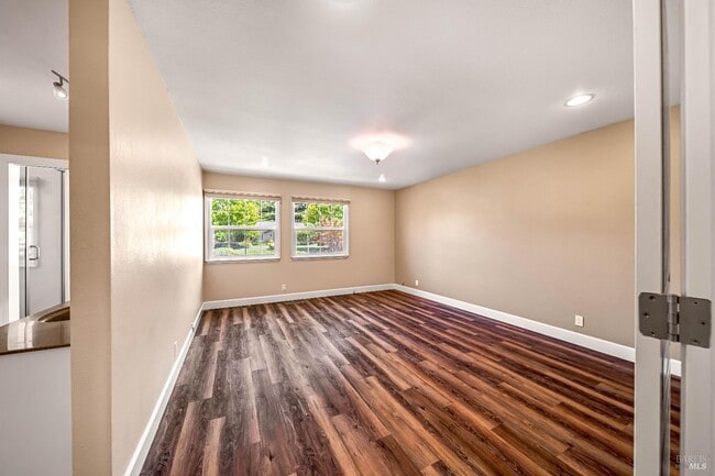 Foto del edificio - 601 Cherry Ct
