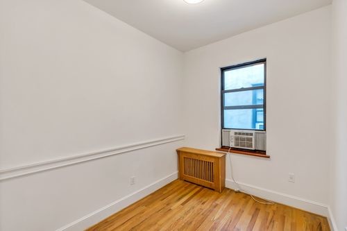 Foto del edificio - 8268 Austin St