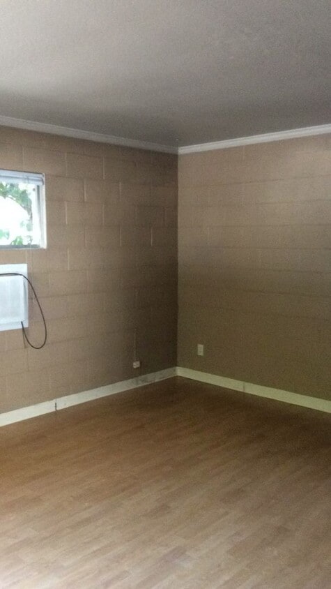 Primary Photo - 618 Orient St