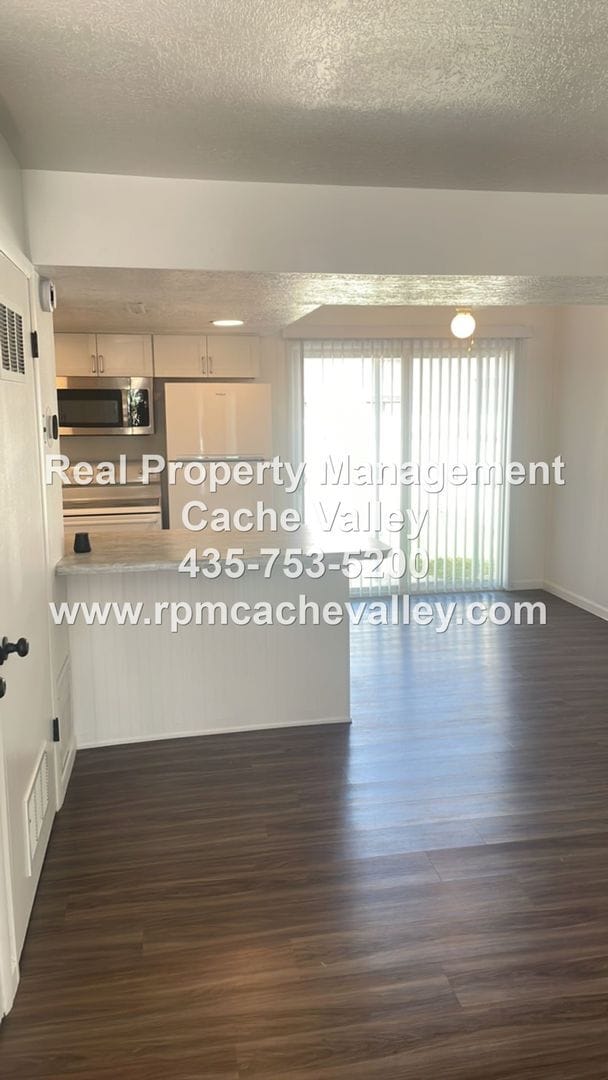 Foto del edificio - 1283 N 400 E