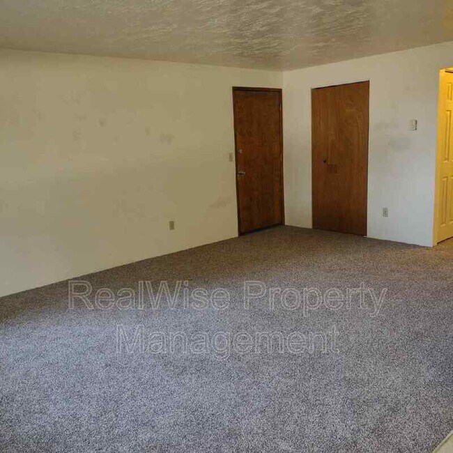 112 Sunset St Unit B, Sutherlin, OR 97479 Condo for Rent in Sutherlin