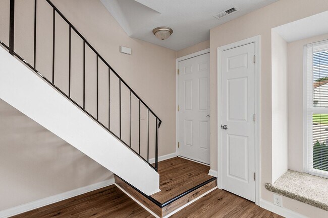 Building Photo - Cute VB Townhouse- Ready NOW!!!