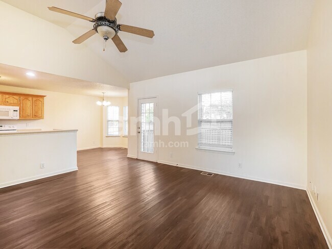 Foto del edificio - 3823 Angelise Ln