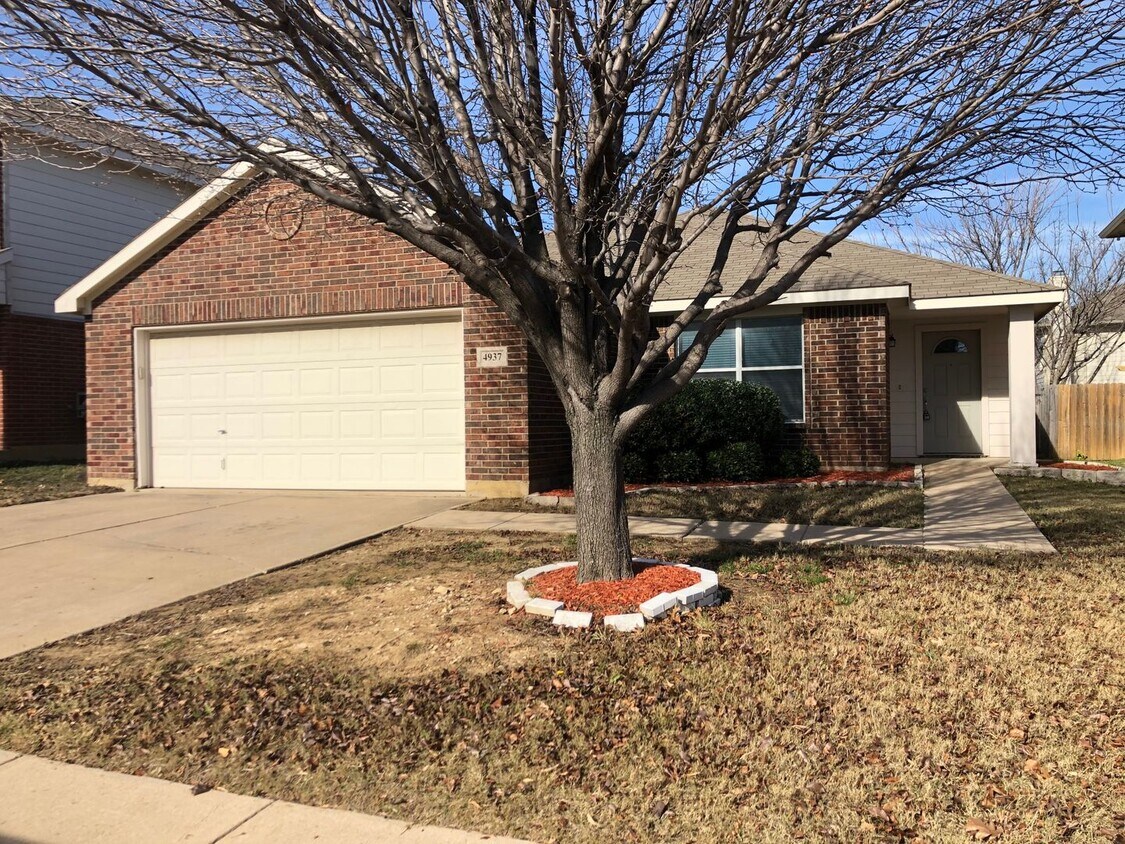 Primary Photo - Dazzling 3 bedroom 2 bath home located in ...