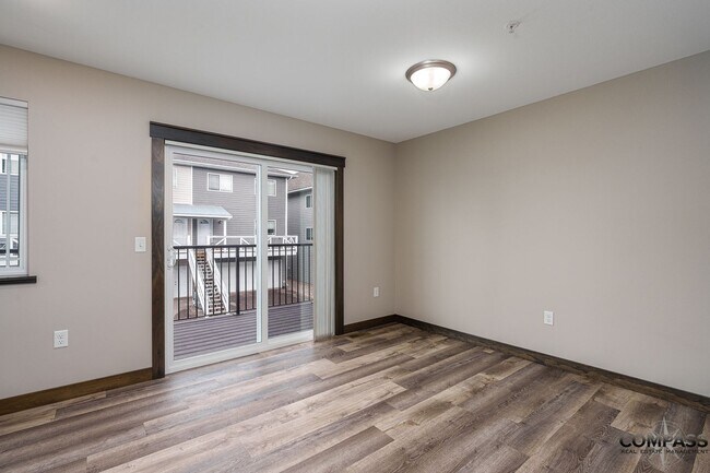 Foto del edificio - SPACIOUS AND MODERN TOWNHOME