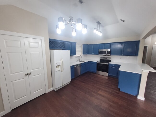 Kitchen - 3708 Sycamore Ln
