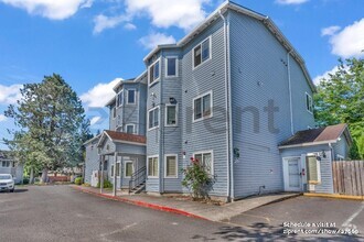 Building Photo - 12239 SE Bush St