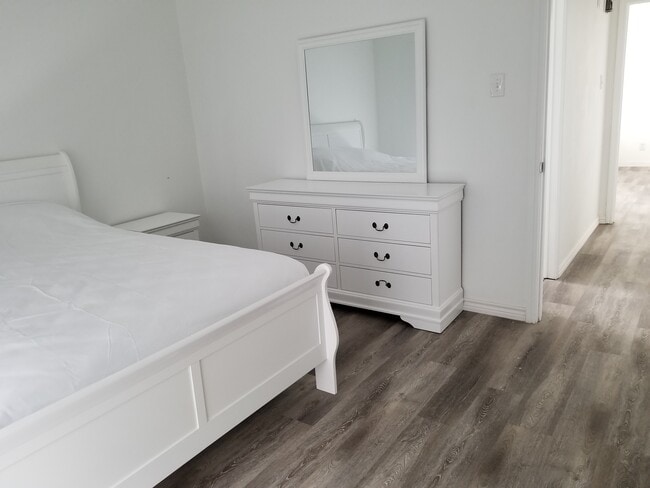 Building Photo - 5750 Phoenix Dr