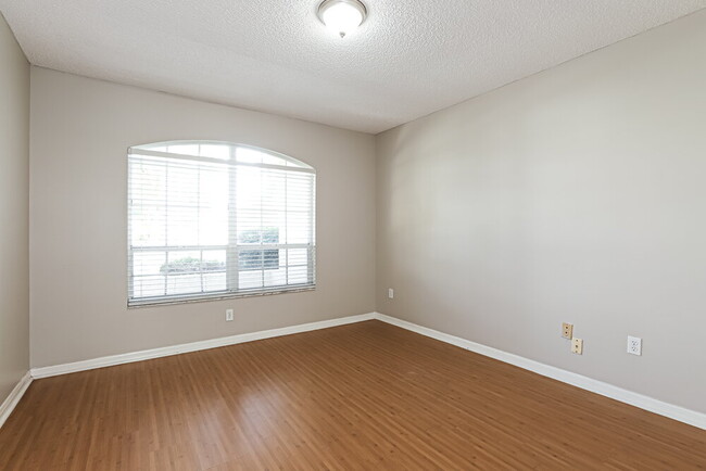 Building Photo - 2909 Starmount Dr