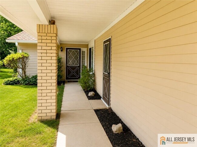 Building Photo - 441B Belford Rd