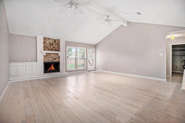 Foto del edificio - 415 Cottonwood Dr
