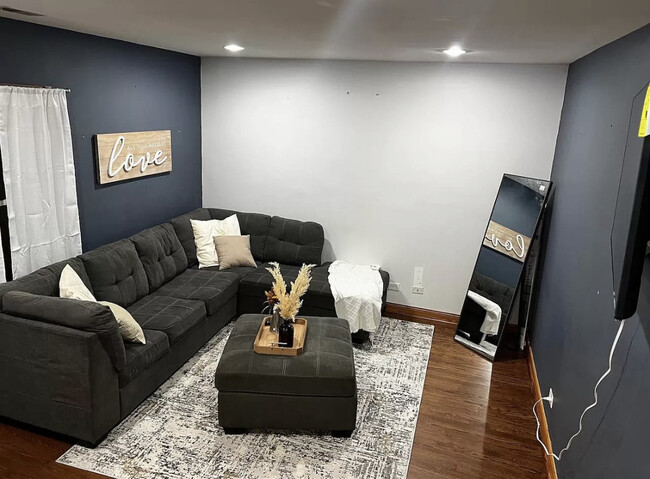 Foto del edificio - 4954-2 W Cullom Ave