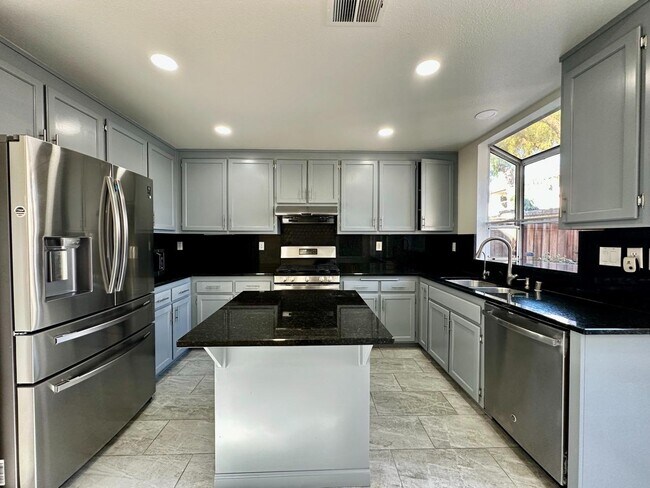 Building Photo - 39836 Potrero Dr