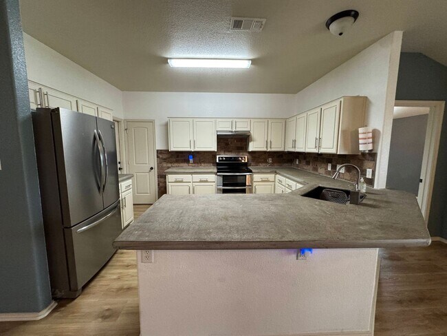 Foto del edificio - 4-Bedroom House for Rent in Killeen