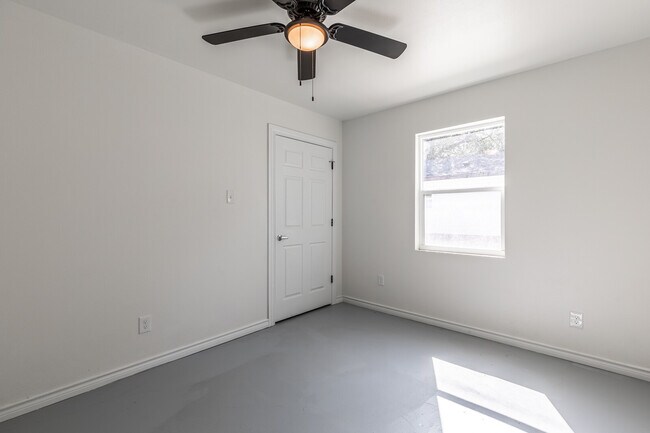 Building Photo - 3113 Cross Cir