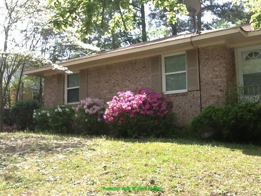 Building Photo - 698 Crestlyn Dr
