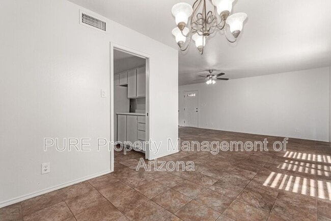 Building Photo - 1010 E Pueblo Dr
