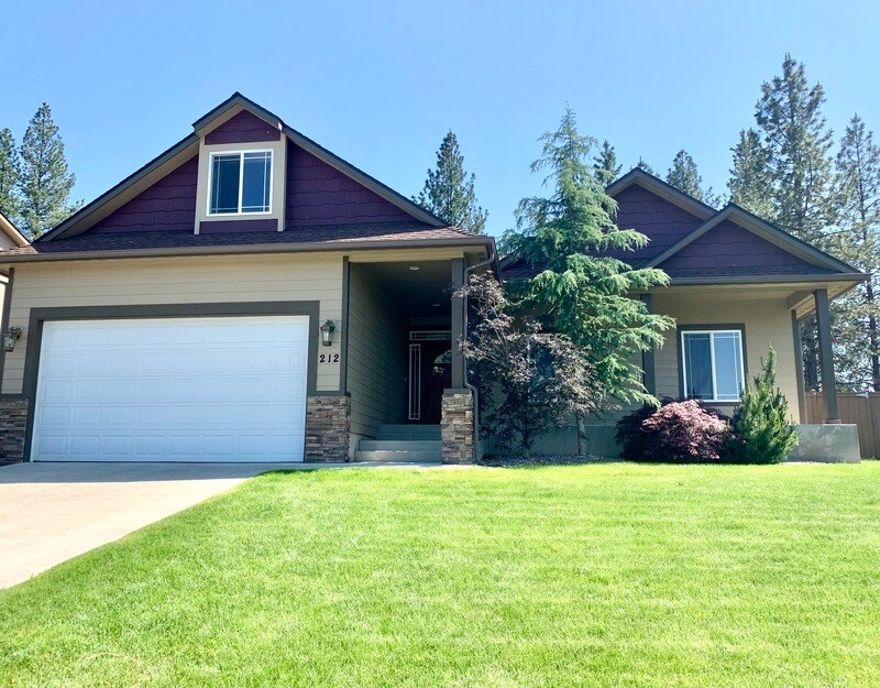 Foto principal - 212 E Pine Needle Ave