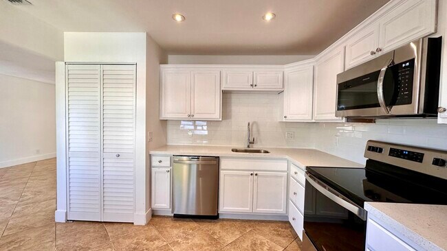 Foto del edificio - 1584 Montauk Dr