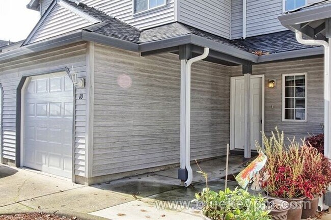 Foto del edificio - Unit #2 -- 3 Bed, 1.5 Bath Townhome at Willows Edge in Battle Ground