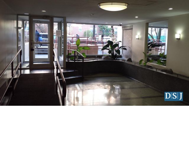Foto del edificio - 3310 Nostrand Ave