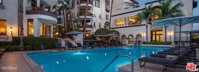 Building Photo - 3 br, 3 bath Condo - 6280 W 3rd St Apt 437