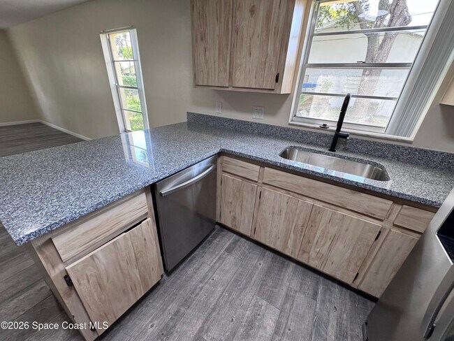 Building Photo - 1723 Bruman Terrace