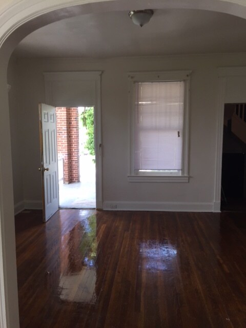 Balcony entrance - 4033 Bonner Rd