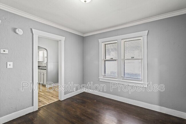 Foto del edificio - 3238 Jackson Ave