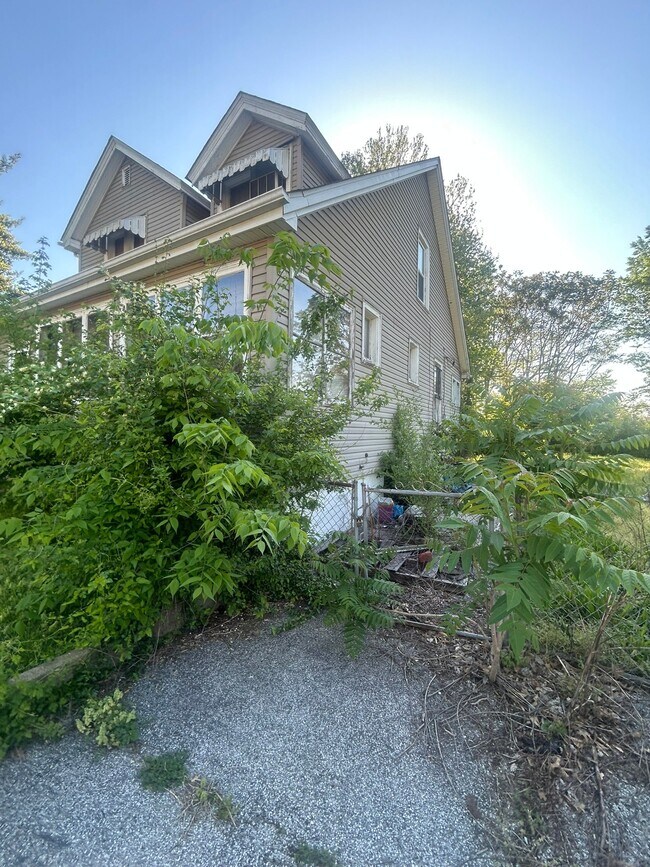 Foto del edificio - 2118 Rosebud Ave