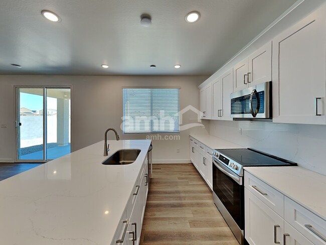 Foto del edificio - 12519 W Flynn Ln